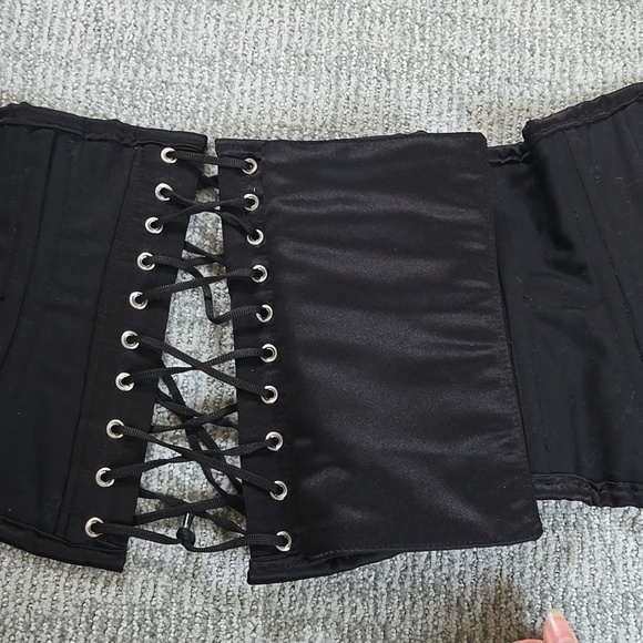 Corset - Picture 4 of 6